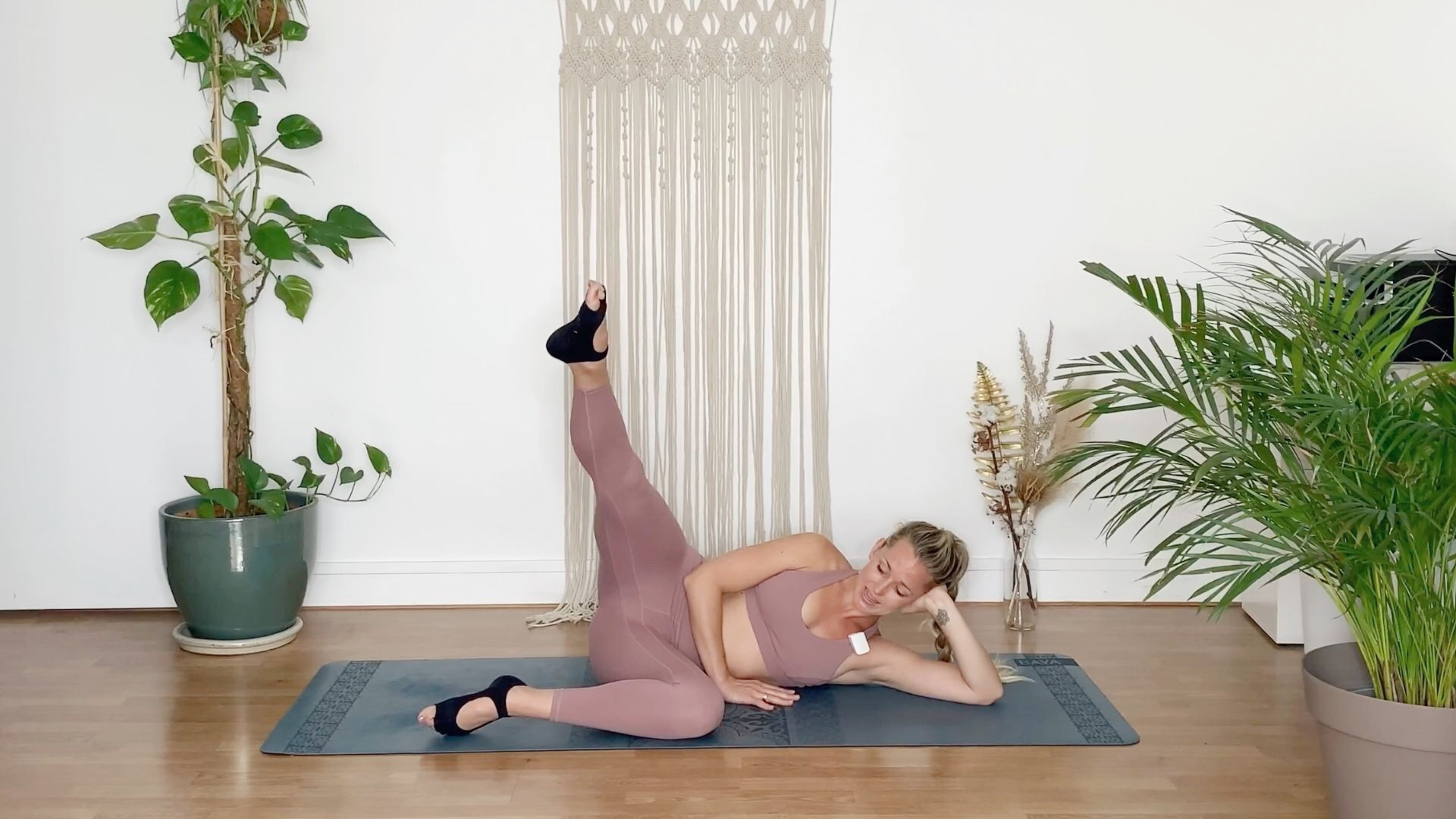 Vignette vidéo 🇬🇧 Day 12-CHEEKY LIFT // California Barre