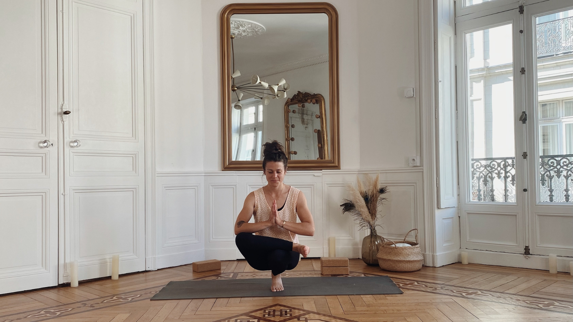 Vignette vidéo Vers la posture d'Ardha Padma Prapadasana